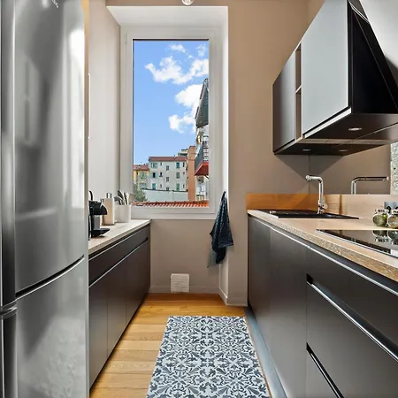 Renting - Dabray - Chic & Spacious In The Heart Of - Prime Location Near Attractions *